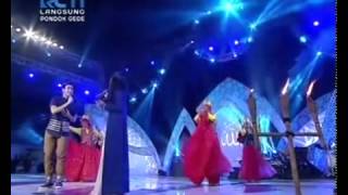 Hanin Dhiya ft Vidi Aldiano " Ketika Cinta Bertasbih"