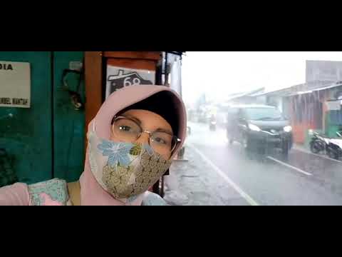 hujan sangat lebat berteduh di pecel lele tendarasa dapet teh anget gratis dari mas Andi asik yuhu👍👍