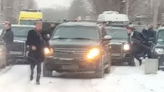 Видео "Остановил Череповец". Соцсети высмеяли встречу Путина с "народом" от Арт видео, набережная Серовки, Череповец, Россия