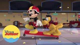 La Fiesta Es Aquí Mickey Aventuras Sobre Ruedas
