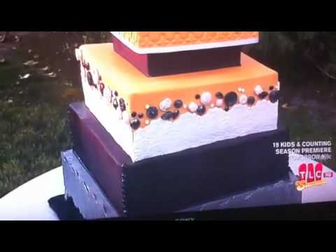 Orange wedding cake Watch this HighDef wedding cake rotating 360 degrees 