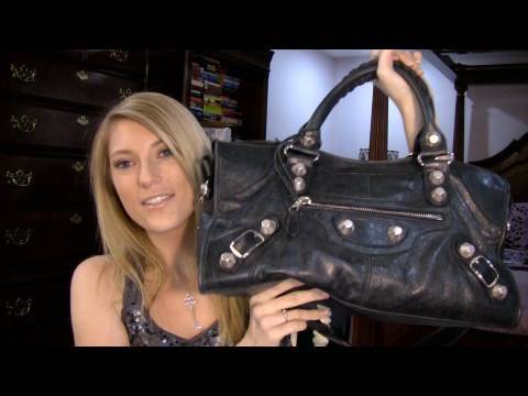 What's in my purse?!