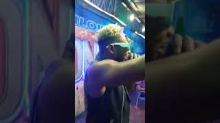 Yvonne Bar Tombe Avec Animateur Dj Ngubu Pe Bill Bazo Pola Mais Bazo Ndima Té Tamtam
