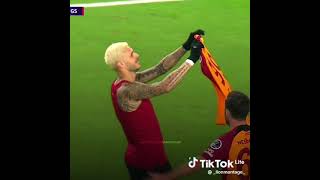 İcardi̇ Feneri̇ Karisi Yapti