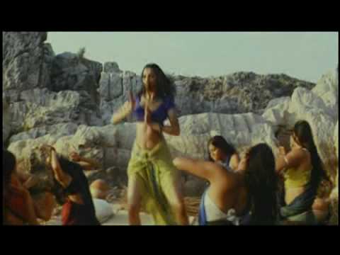 Karena kapoors best song MUST WATCH HQ