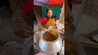 Hardworking Aunty Selling Ghugni Muri In Kolkata