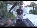 Tocando na frente da casa do Axl