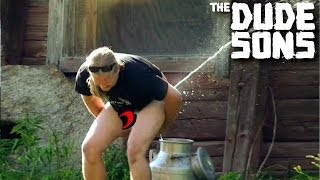 Trò đùa trong nhà vệ sinh công cộng (18+)