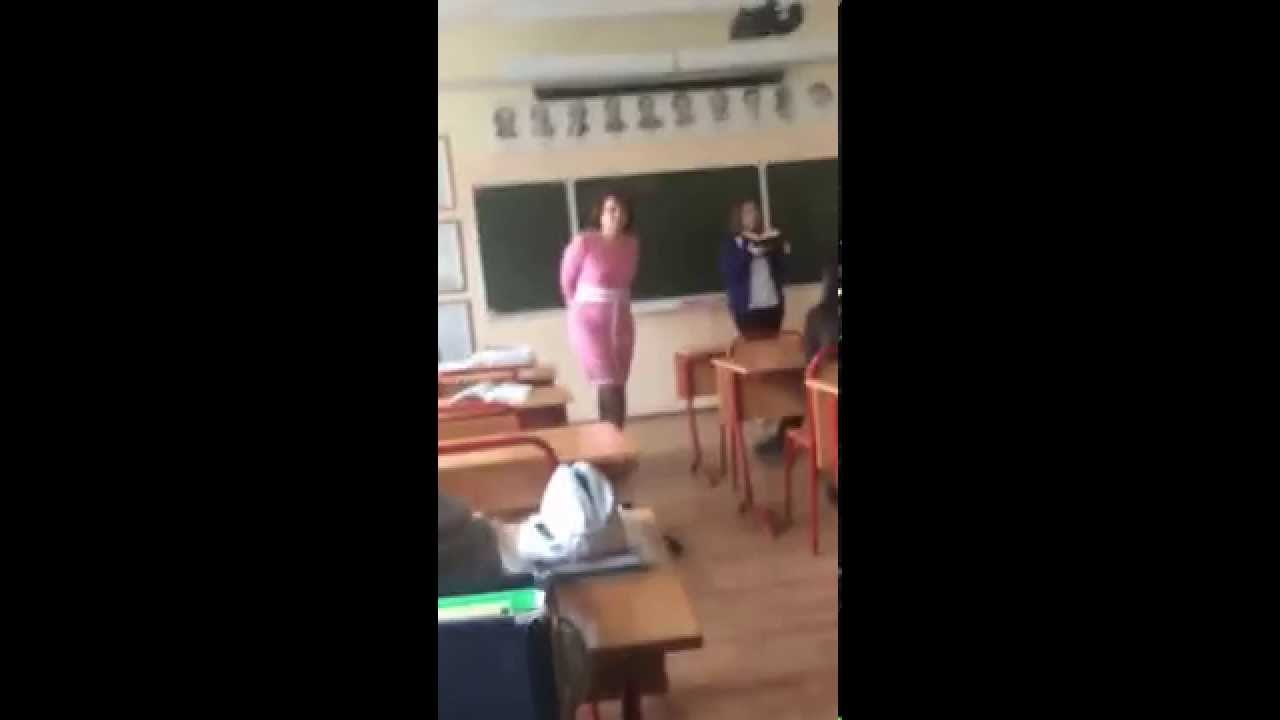 Ученица дразнит учителя