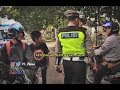 Download Pengendara Ini Nekat Lawan Arah dan Naiki Trotoar Meski Ada Razia Part 03 - Police Story 18/06 Pengendara Ini Nekat Lawan Arah dan Naiki Trotoar Meski Ada Razia Part 03 - Police Story 18/06