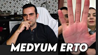 İrlandas Erto Azarda Gerçek Tarot Güçlerini Kullanıyor