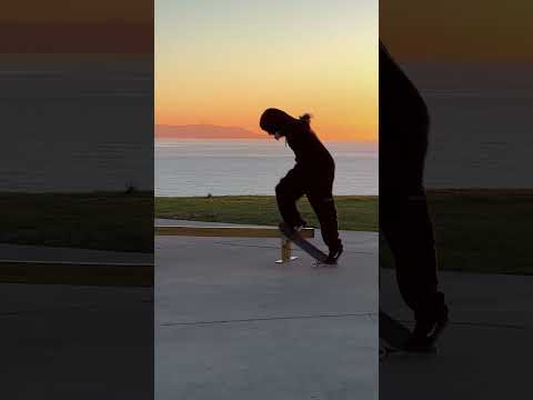 Skateboarding into the sunset‼️🌅 #oc #skateboarding #skateedit #skatepark