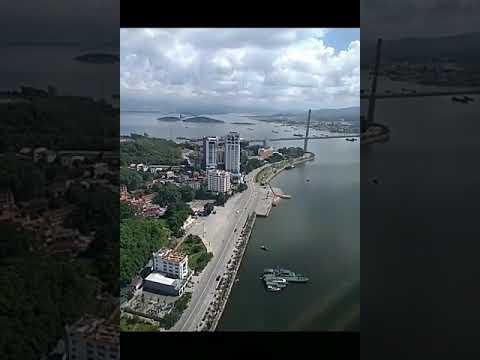 Thành phố Hạ Long nhìn từ cáp treo Nữ Hoàng
