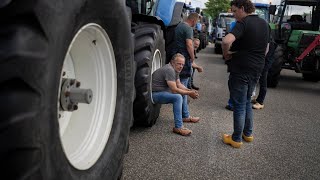 Dutch farmers 'desperately' fighting back against government's 'green' agenda