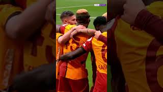 Lucas Torreira, Ü Victor Osimhenin Maskesiyle Kutluyor