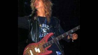 Watch Duff Mckagan Rain video