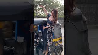 Auto Mein Swaar Shriya Saran, Giving Y Look