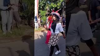 Noni Belanda Disruduk Banteng