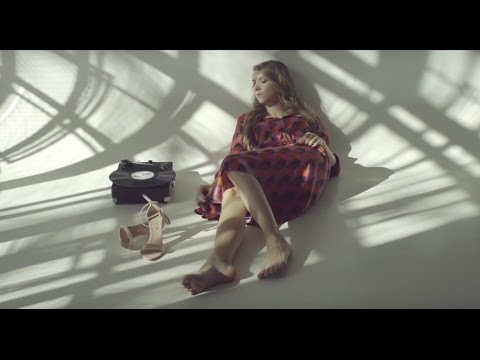 Dallos Bogi - Már Nem Zavar (Official Music Video)