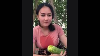 Makan Timun Pakek Sambel Kecup