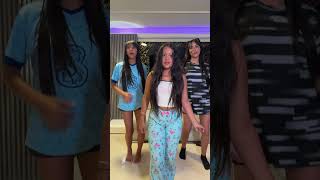 Angi Y Las Gemelas Hacen Pijamada