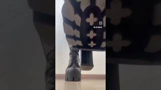 The Giantess Threatens To Stepu