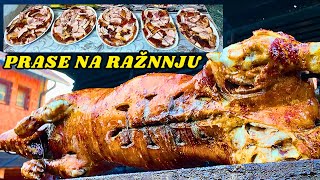 Bi̇r Kazikta Domuz Nasil Kavurulur? K İçi̇n Parmaklar İşte Pişiriliyor.