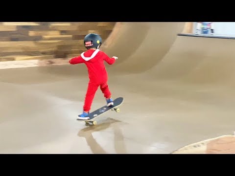 3 Year Old Skateboards In His First Contest!