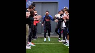 Messi Começa O Ano Com Um Chute Na Bunda