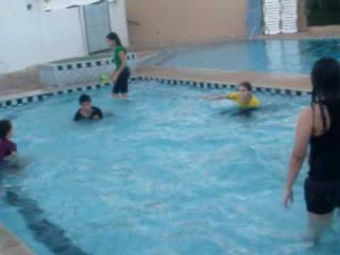 Noiados na piscina 2