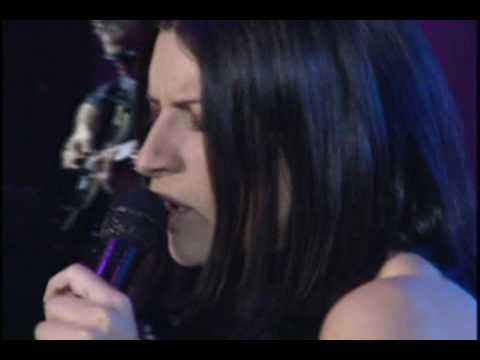 Laura Pausini Volveré junto a ti (en vivo) World tour 2001 -2002 (HQ)