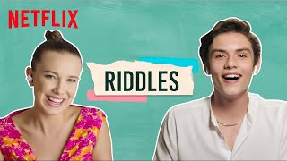 Millie Bobby Brown Ve Louis Partridge Bulmaca Çözüyor Türkçe Çeviri