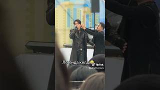 Dimash struggling with earpiece