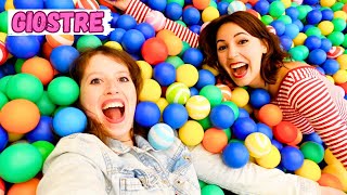 Piscina Di Palline Colorate Con