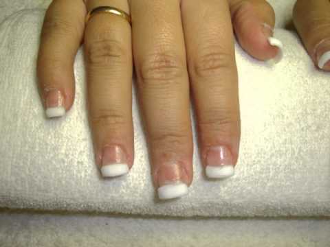uñas de gel muy cortas