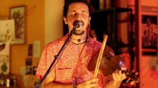 5 Pancadas canta Discovery