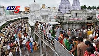 Maha Shivaratri 2017: Devotees Throng to Sri Rajarajeshwara Temple | Vemulawada | TV5 News