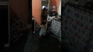 Dançando Escondida