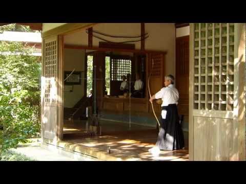 Práctica de Kyudo (tiro con arco japonés)