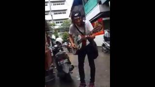 Pengamen nyanyi lagu ost satria baja hitam Pengamen nyanyi lagu ost satria baja hitam