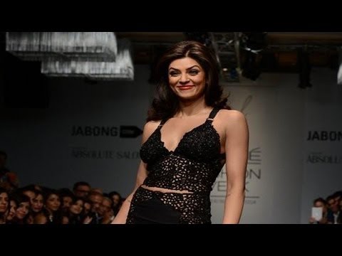 Sexy Sushmita Sen Walks The Ramp At LFW 2014
