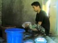 anak muda mesum didepan kamar mandi