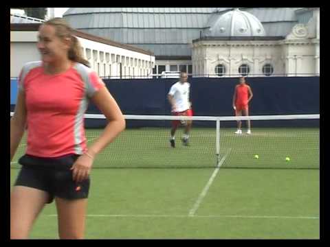 Nadia ペトロワ and Amelie モーレスモ practice in Eastbourne 2009 1