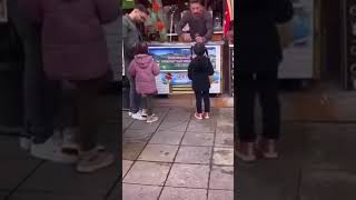 Dondurma Tezgahıyla Birlikte Devrilen Dondurmacı