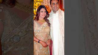 Tamil Heroine Malavika Cute Family Photos