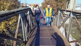 In Temeswar auf dem Schulweg über die "Pasarela"