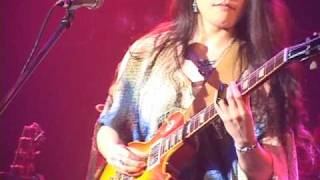 Watch Bonnie Raitt I Know video