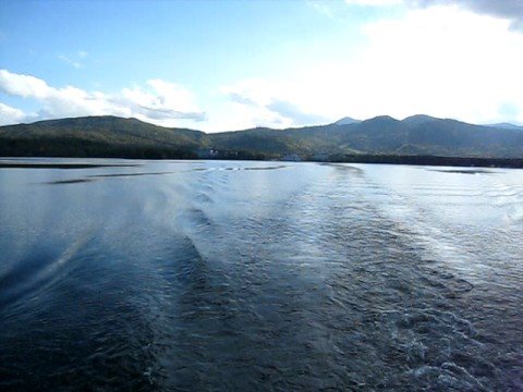 ０８年　阿寒湖の秋です。