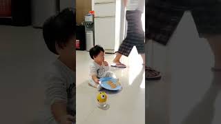 Nemenin Mami Bersih-Bersih Pagi