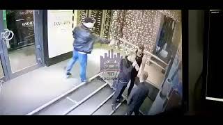 В Красноярске Около Кафе На Театральной Площади Мужчина Выстрелил В Двух Человек